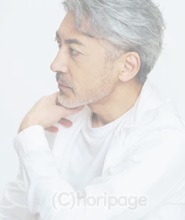 �{�Ɏ�𓖂ĂĐ^���ȕ\������Ă���l�̉摜