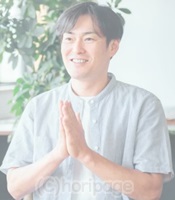 ���������E������ړI���������Ċ��ӂŎ�����킹�Ă���l�̉摜